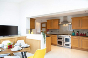 Centrally Located 4 bedroom house in town center